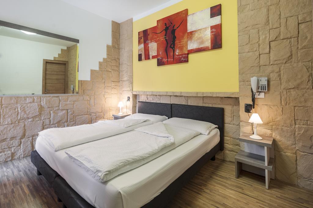 Hotel Garni Ischia Μαλτσεζίνε Δωμάτιο φωτογραφία